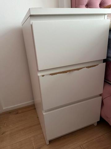 Nachtkast/ladekast malm Ikea beschikbaar voor biedingen