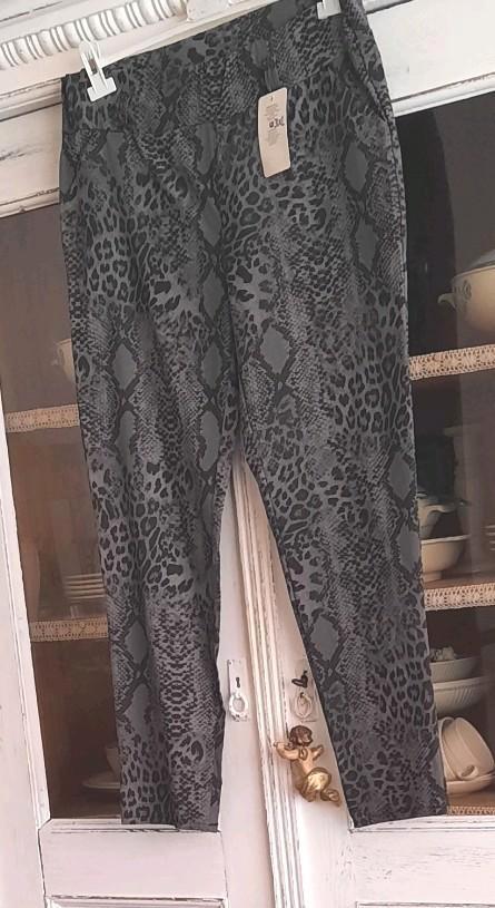 Olijfgroene snake stretch broek van Made in Italy 3XL (46), Kleding | Dames, Grote Maten, Nieuw, Broek of Spijkerbroek, Groen