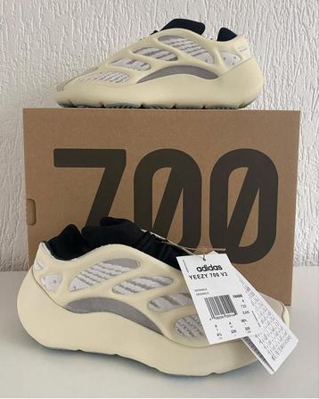 Adidas Yeezy 700 V3 Azael (Maat 36 2/3) nieuw beschikbaar voor biedingen