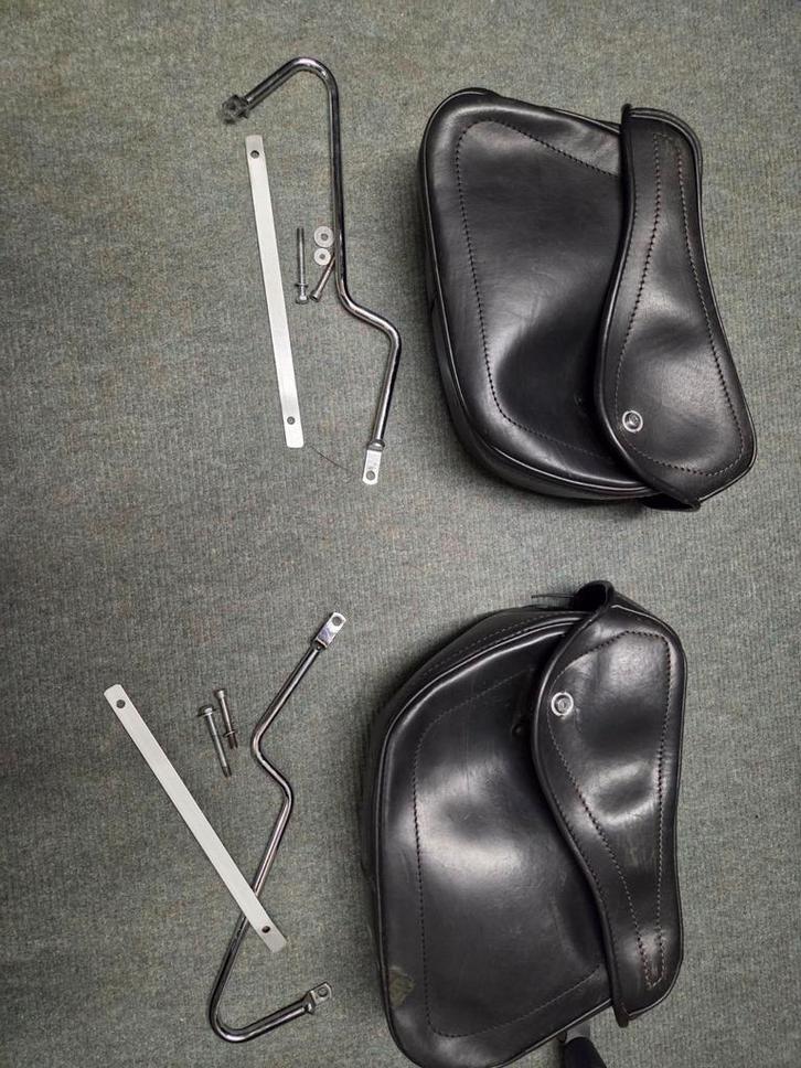 Leren Motortassen met Beugels Suzuki VL1500 intruder, Motoren, Accessoires | Koffers en Tassen, Gebruikt, Ophalen of Verzenden