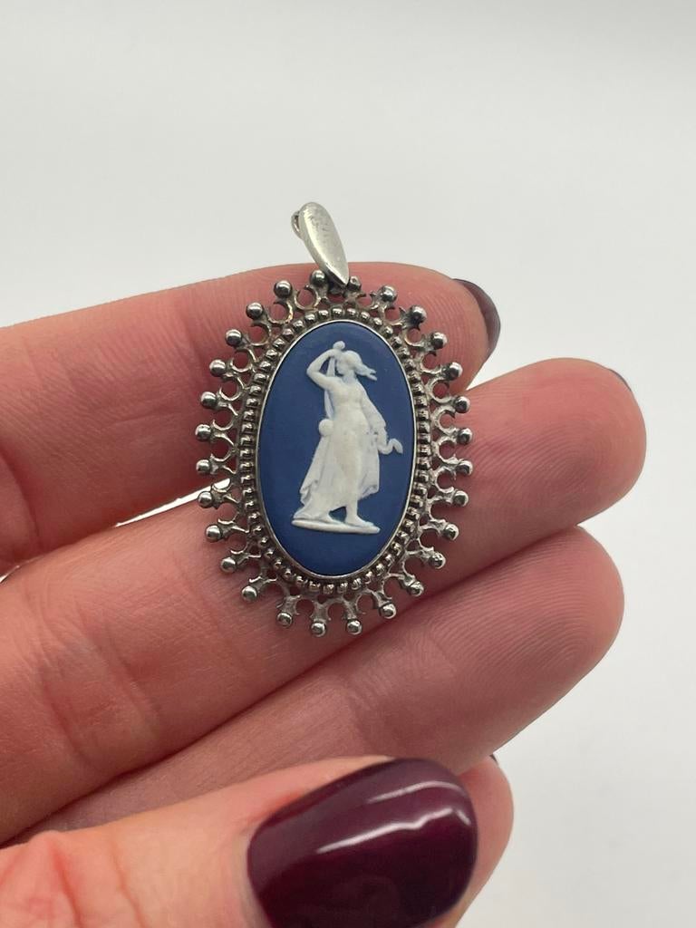 B619 Prachtige zilveren Wedgewood hanger blauwe jaspis, Ophalen of Verzenden, Zilver, Hanger, Met edelsteen