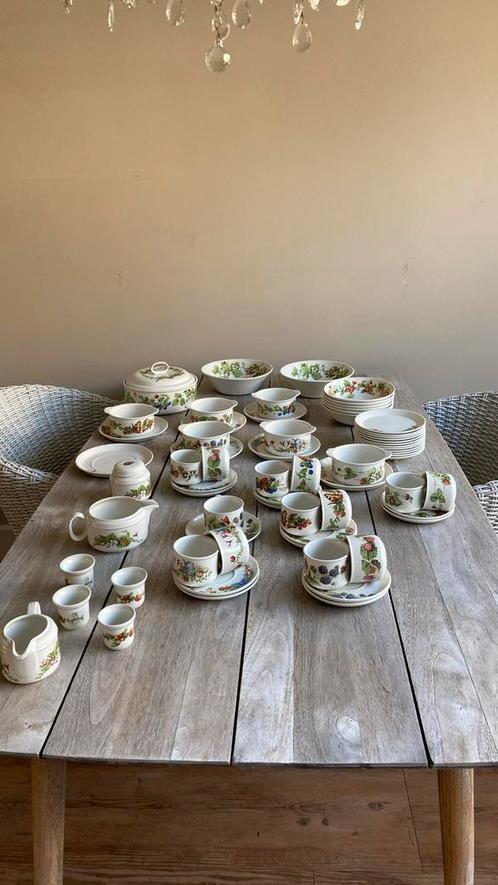Marjolein Bastin serviesstukken., Huis en Inrichting, Keuken | Servies, Zo goed als nieuw, Bord(en), Overige stijlen, Porselein