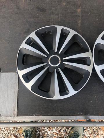 2 Nieuwe Sierdoppen 15 inch - Overcompleet beschikbaar voor biedingen