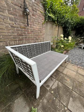 Loungebank tuinset met kussens beschikbaar voor biedingen