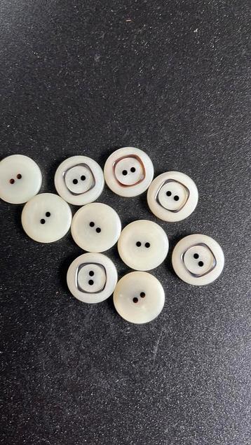 Knopen per 10 stuks € 1.00 beschikbaar voor biedingen