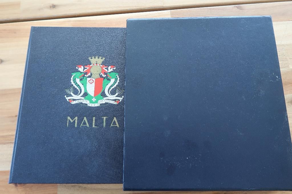Malta in Davo Cristal met cassette. 1860-1977 meest postfris, Postzegels en Munten, Postzegels | Volle albums en Verzamelingen