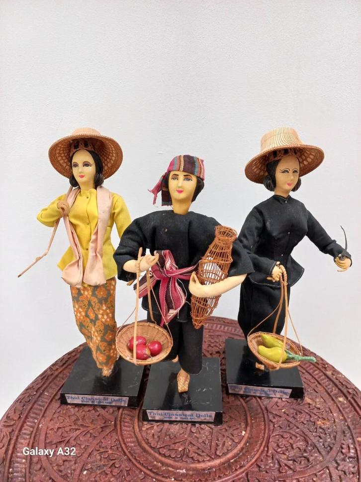 3 poppen rijstveld werkers in Thailand, ca. 25 cm hoog, Verzamelen, Poppen, Gebruikt, Pop, Ophalen of Verzenden