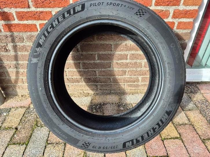 2 stuks Michelin Pilot Sport 4 SUV.
Maat 235-55R19 105Y, Auto-onderdelen, Overige Auto-onderdelen, Ophalen