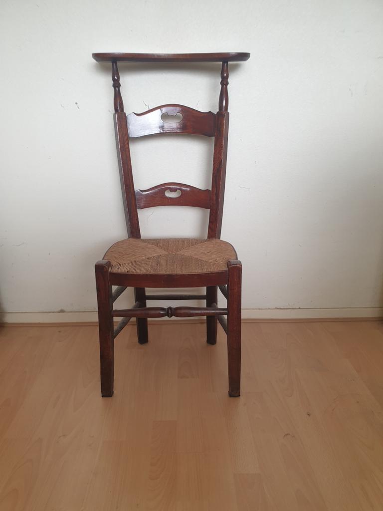 Antieke kerkstoel met rieten zitting, Antiek en Kunst, Antiek | Meubels | Stoelen en Banken, Ophalen