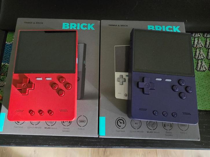 trimUI brick + glass screen protector en 128gb sdkaart + OS, Spelcomputers en Games, Spelcomputers | Overige, Zo goed als nieuw