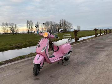 Unieke roze vespa lx50 2T 2010 beschikbaar voor biedingen