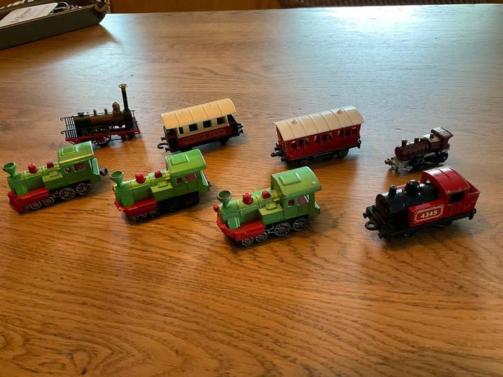 Diverse Treinen en Wagons - Matchbox &  Majorette., Hobby en Vrije tijd, Modelauto's | Overige schalen, Gebruikt, Ophalen of Verzenden