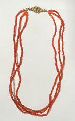 Bloedkoralen ketting met 3 snoeren Lengte 3x51 cm. 56 gram, Ophalen of Verzenden, Overige materialen, Ketting