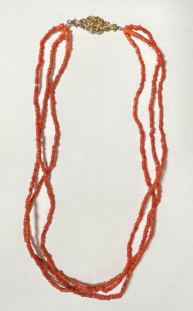 Bloedkoralen ketting 3 snoeren Lengte 51 cm. Gewicht 56 gram, Sieraden, Tassen en Uiterlijk, Antieke sieraden, Ketting, Overige materialen