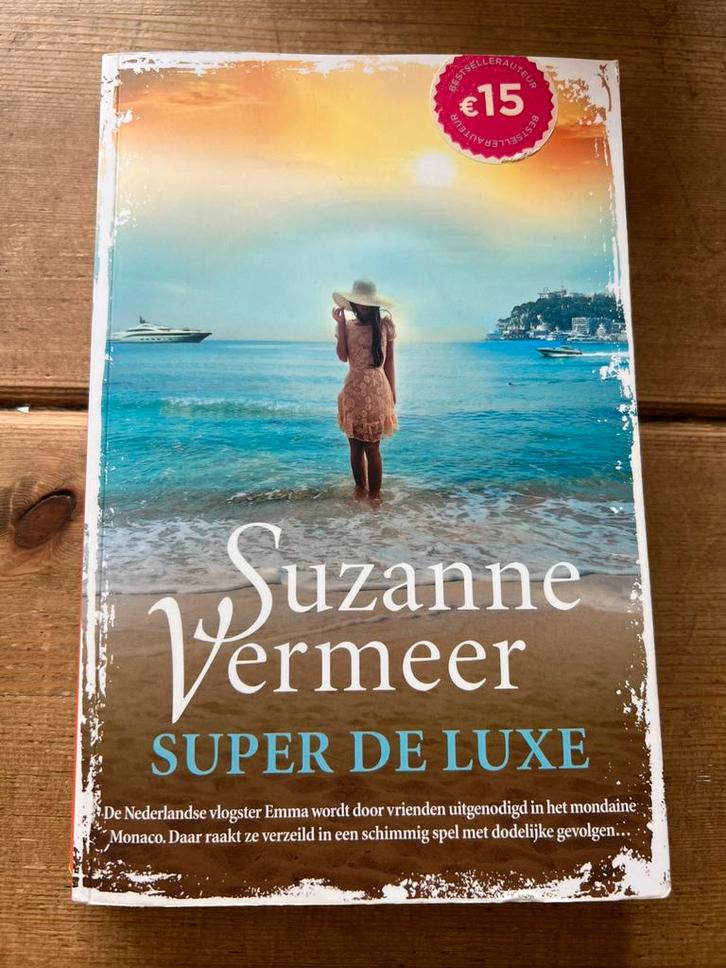 Suzanne Vermeer - Super de luxe, Boeken, Thrillers, Zo goed als nieuw, Nederland, Ophalen of Verzenden