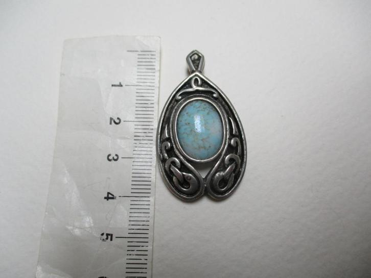 Zilverkleur hanger met een ovale Larimar Gelukssteen, Sieraden, Tassen en Uiterlijk, Kettinghangers, Zo goed als nieuw, Overige materialen