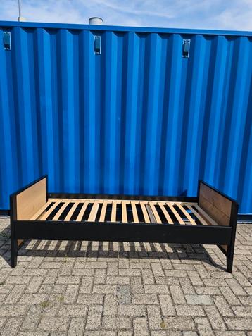Modern Mangohouten bed  beschikbaar voor biedingen