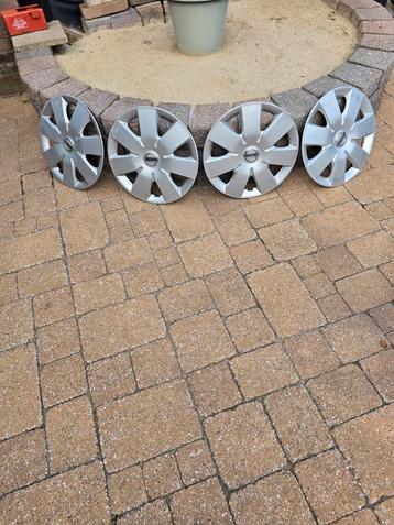 Nissan Micra wieldoppen 15 inch beschikbaar voor biedingen