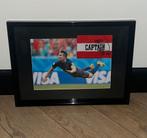 Gesigneerde ingelijste aanvoerdersband  Van Persie met COA, Maat XL, Ophalen of Verzenden, Nieuw