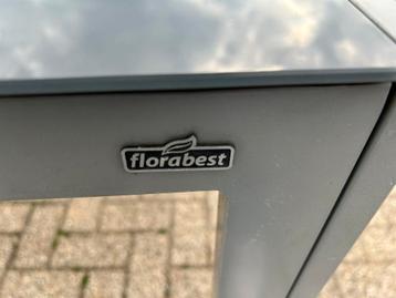 Tuintafel beschikbaar voor biedingen