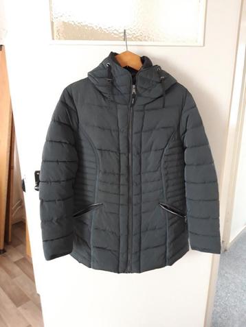 District groene dames winterjas maat 44   beschikbaar voor biedingen