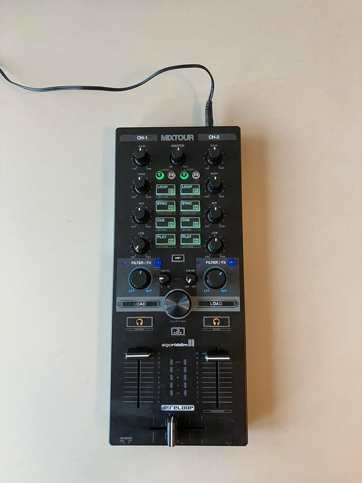 Reloop Mixtour - Zo goed als nieuw!, Muziek en Instrumenten, Mengpanelen, Zo goed als nieuw, Minder dan 5 kanalen, Microfooningang