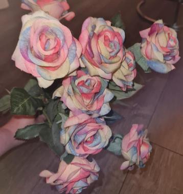 Mooie bos zijden regenboog kleuren rozen beschikbaar voor biedingen