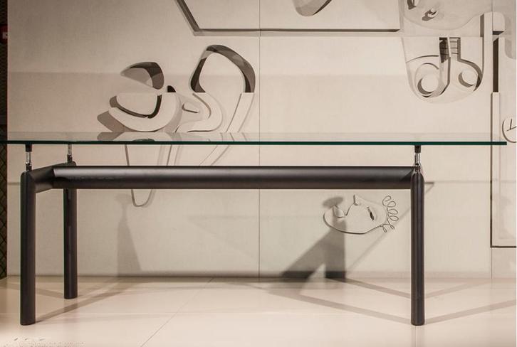 2x Cassina Le Corbusier LC6 Tafel Mat Glas - Zwart, Huis en Inrichting, Tafels | Eettafels, Zo goed als nieuw, 200 cm of meer