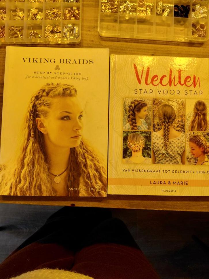 Boeken haar Vlechten + Sieraden, Boeken, Hobby en Vrije tijd, Zo goed als nieuw, Sieraden maken, Ophalen of Verzenden