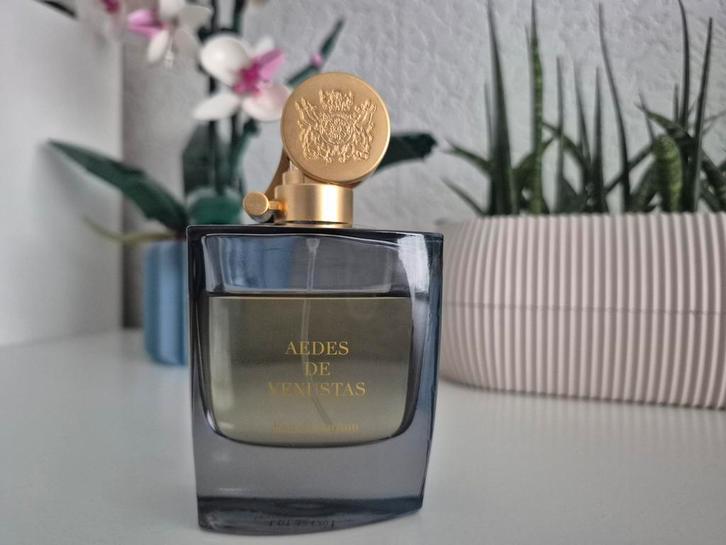 Aedes de Venustas Iris Nazarena, Sieraden, Tassen en Uiterlijk, Uiterlijk | Parfum, Ophalen of Verzenden