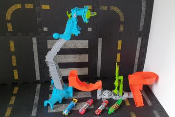Hotwheelbaan met 4!!! (flexibele) Hotwheels mutant machine. beschikbaar voor biedingen