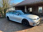 BMW 5-Serie 2.5 I M-Pakket AUT 2010 Grijs, Auto's, Achterwielaandrijving, 1800 kg, Zwart, Leder
