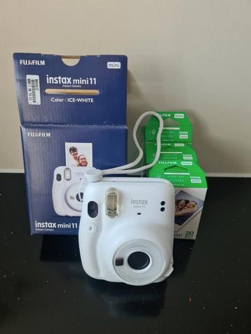 Instax mini 11 polaroid camera wit inclusief 50 foto vellen beschikbaar voor biedingen
