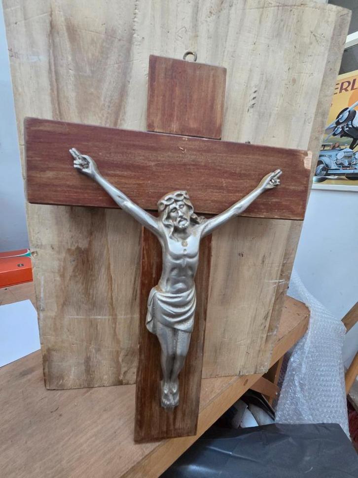 Antiek kruisbeeld met Jezusfiguur, Antiek en Kunst, Antiek | Religie, Ophalen of Verzenden