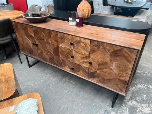 Magazijn leegverkoop dressoir mangohout visgraat metaal zw, Huis en Inrichting, Woonaccessoires | Overige, Nieuw, Ophalen of Verzenden