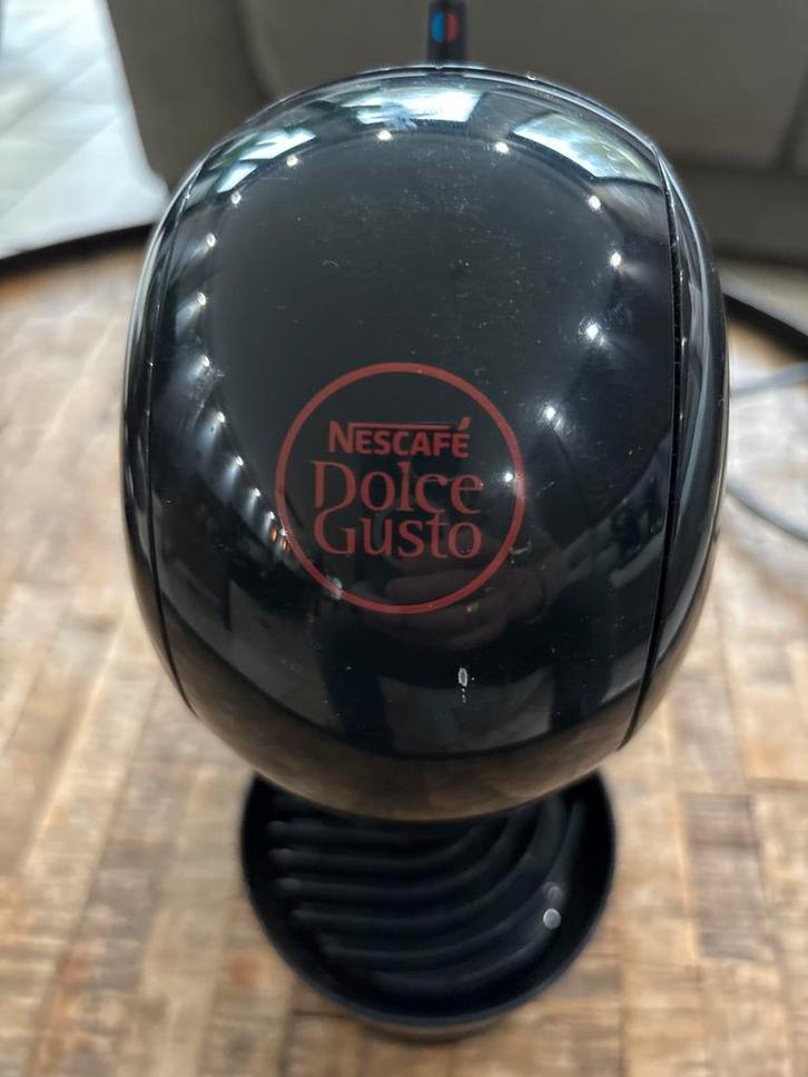 Nescafé Dolce Gusto Koffiemachine van DeLonghi, Witgoed en Apparatuur, Koffiezetapparaten, Zo goed als nieuw, Koffiepads en cups