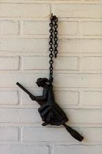 Heks op bezem van gietijzer, Verzamelen, Beelden en Beeldjes, Ophalen of Verzenden, Gebruikt, Overige typen