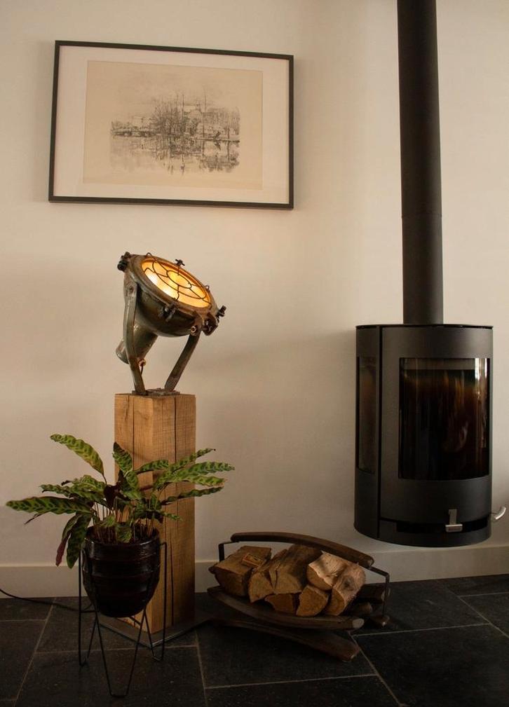 Vintage zoeklicht / scheepslamp. Eikenhouten vloerlamp, Antiek en Kunst, Antiek | Lampen, Ophalen