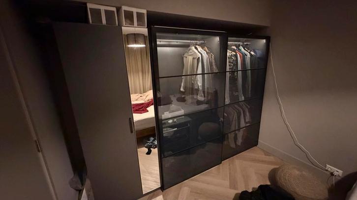 Ikea PAX kledingkast - donkergrijs met spiegel en verlichtin, Huis en Inrichting, Kasten | Kledingkasten, Zo goed als nieuw, 200 cm of meer