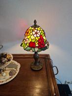 Mooie kleurrijke Tiffany tafellamp 35 cm hoog, Ophalen of Verzenden, Nieuw, Glas, Tiffany