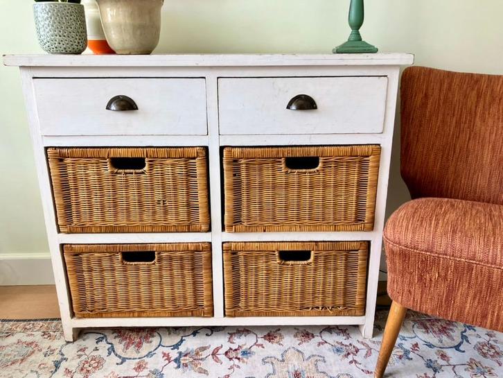 Landelijke witte mandenkast met laden, Huis en Inrichting, Kasten | Ladekasten, Gebruikt, Minder dan 100 cm, 50 tot 100 cm, 25 tot 50 cm