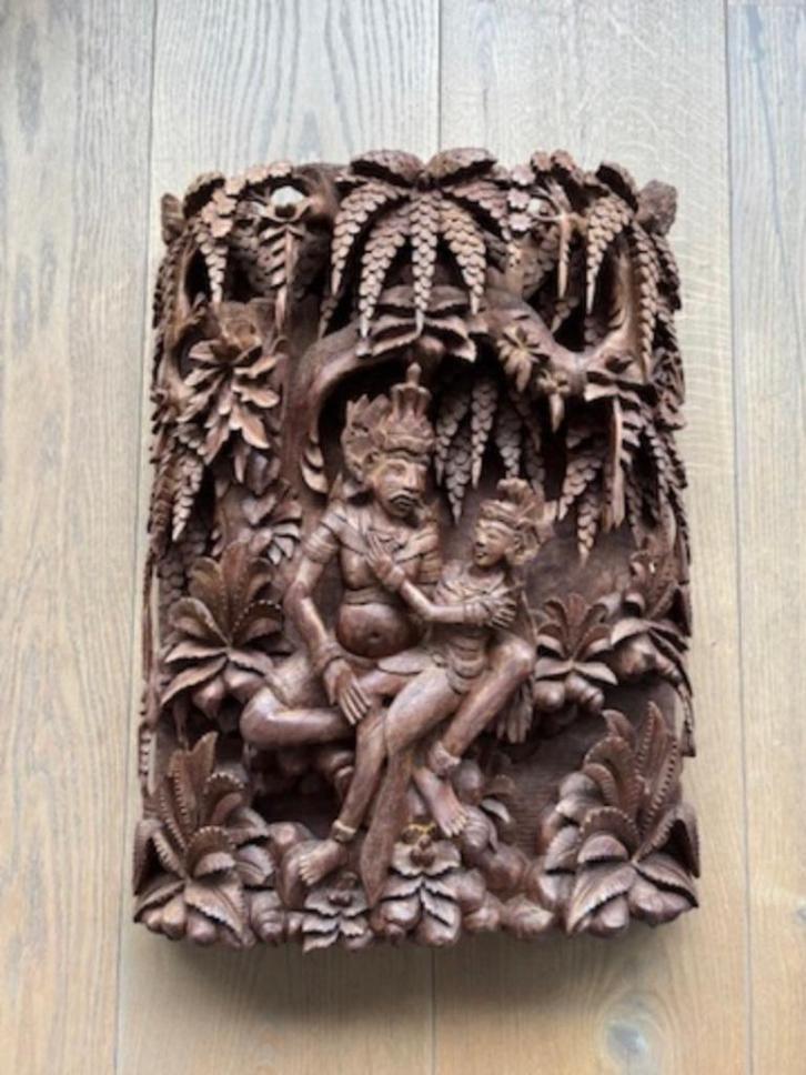 Handgesneden Balinese houten wandsculptuur – liefdesscène, Antiek en Kunst, Kunst | Beelden en Houtsnijwerken, Ophalen of Verzenden