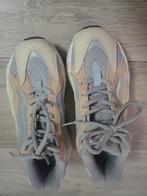 Adidas yeezy Boost 700v2 cream sneaker, Overige kleuren, Adidas, Ophalen of Verzenden, Sneakers of Gympen