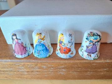 4x vingerhoedjes. alice in wonderland samen 5 euro beschikbaar voor biedingen