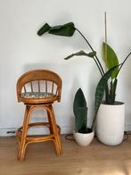 Vintage draaibare rotan barkruk, Huis en Inrichting, Barkrukken, Ophalen, Draaibaar, 60 tot 90 cm, Zo goed als nieuw