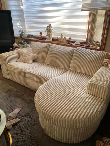 Te koop longues bank beschikbaar voor biedingen