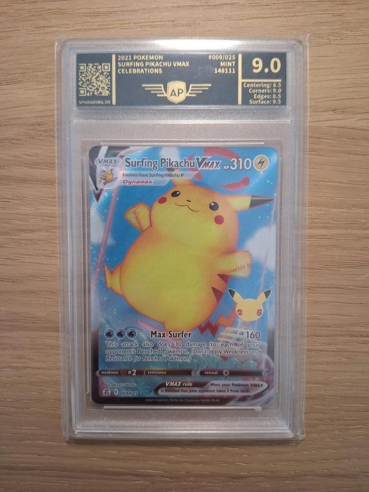 Surfing Pikachu Vmax 9 AP 9 Celebrations, Hobby en Vrije tijd, Verzamelkaartspellen | Pokémon, Nieuw, Losse kaart, Ophalen of Verzenden