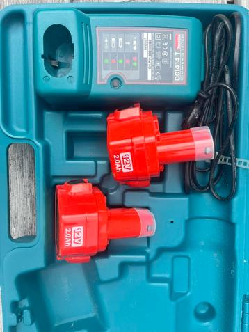 Makita accu en lader beschikbaar voor biedingen