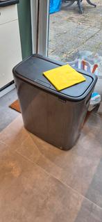 Brabantia Bo Touch Bin Hi

Prullenbak, Huis en Inrichting, Gebruikt, Met pedaal, 40 liter of meer, Ophalen of Verzenden
