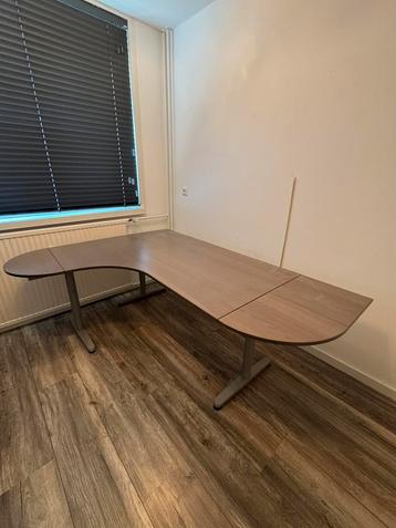 Mooi hoekbureau Ikea Galant beschikbaar voor biedingen